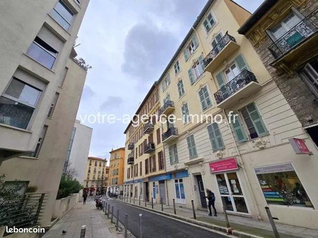 Studio 1 pièce 13 m²
