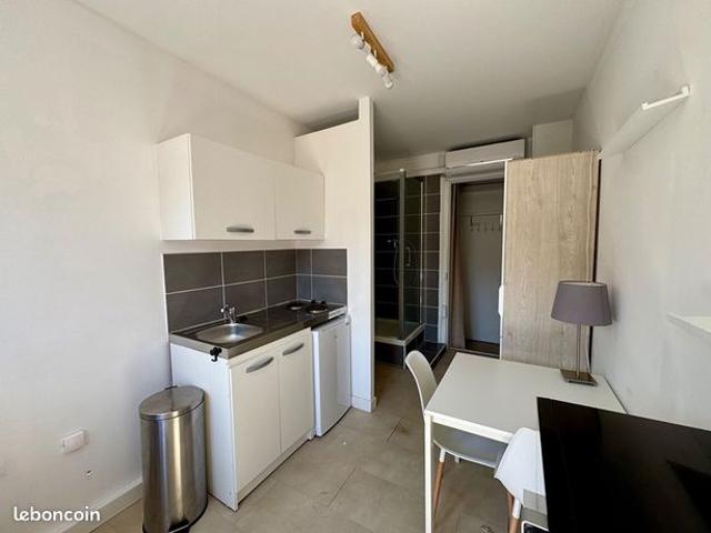 Studio 1 pièce 13 m²