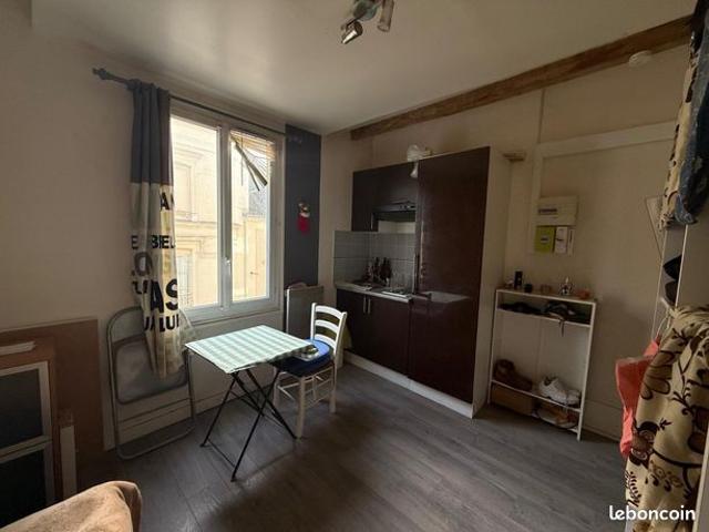 Studio 1 pièce 13 m²
