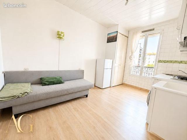 Studio 1 pièce 13 m²