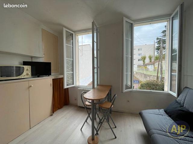 Studio 1 pièce 13 m²