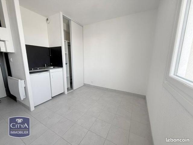 Studio 1 pièce 13 m²