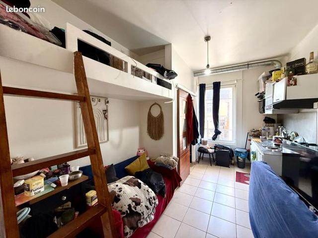 Studio 1 pièce 13 m²