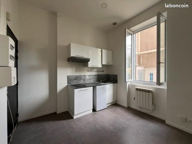 Studio 1 pièce 13 m²