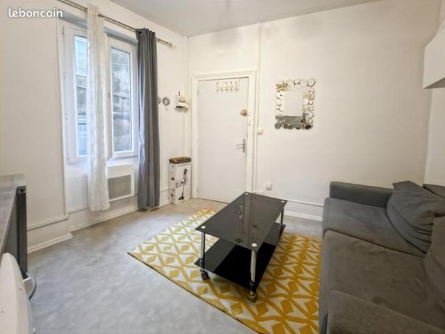 Studio 1 pièce 11 m²