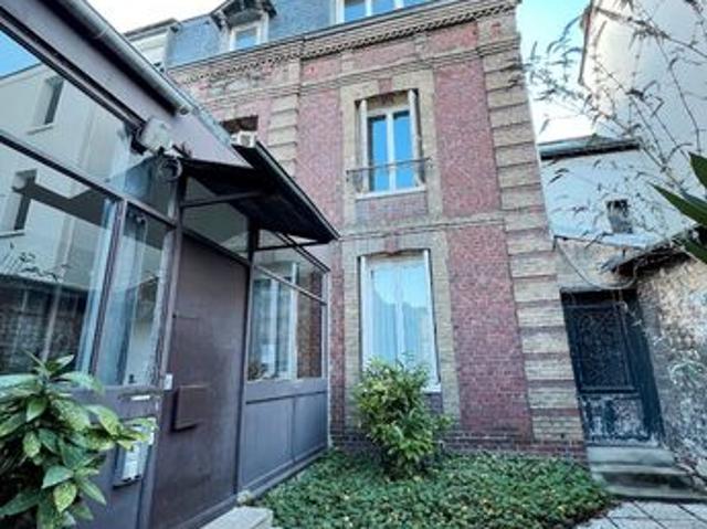 Studio 1 pièce 12 m²
