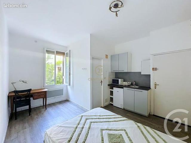 Studio 1 pièce 17 m²
