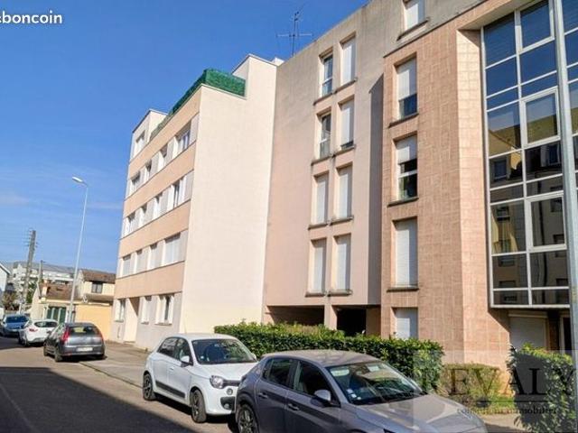 Studio 1 pièce 17 m²
