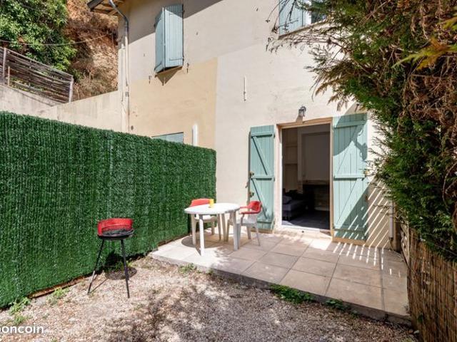 Studio 1 pièce 14 m²