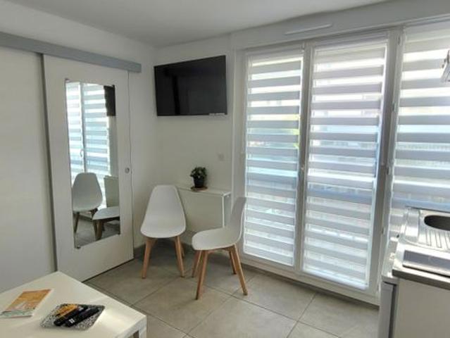 Studio 1 pièce 14 m²