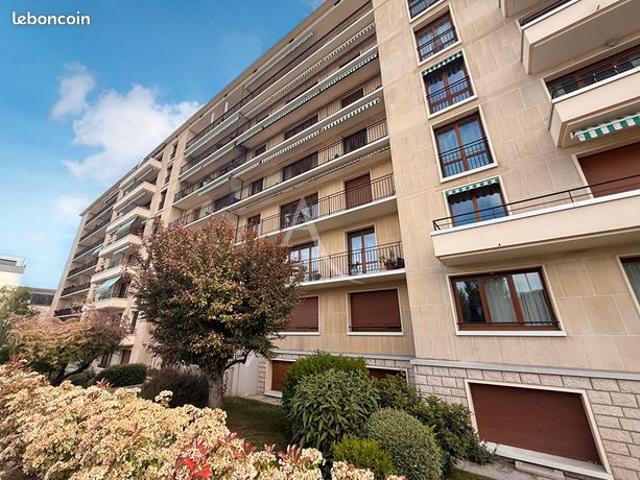 Studio 1 pièce 14 m²