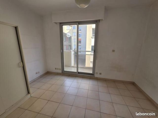 Studio 1 pièce 14 m²