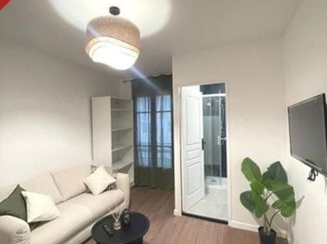 Studio 1 pièce 14 m²