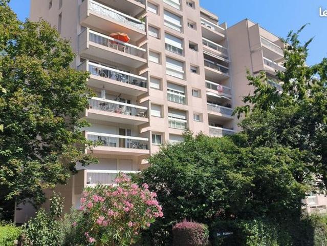 Studio 1 pièce 14 m²