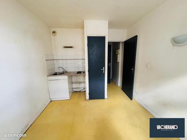 Studio 1 pièce 14 m²
