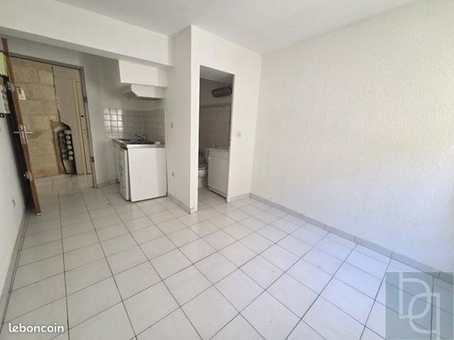 Studio 1 pièce 14 m²