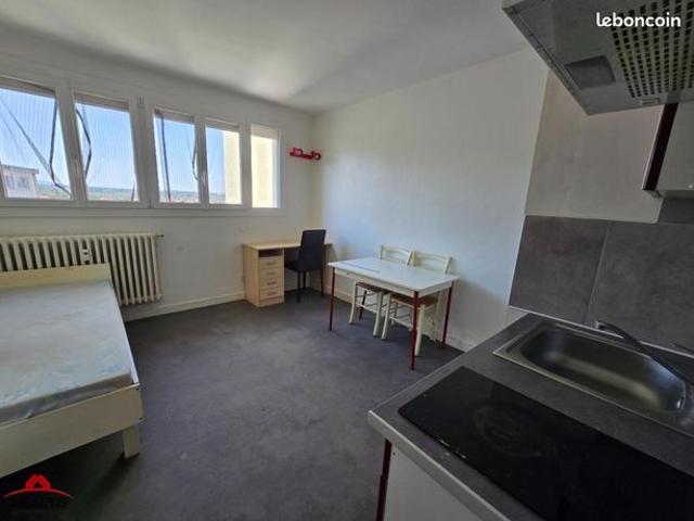 Studio 1 pièce 14 m²