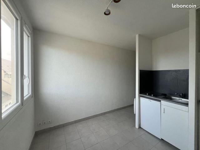 Studio 1 pièce 14 m²