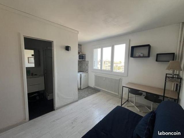 Studio 1 pièce 14 m²