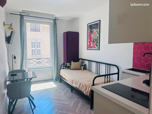 Studio 1 pièce 14 m²