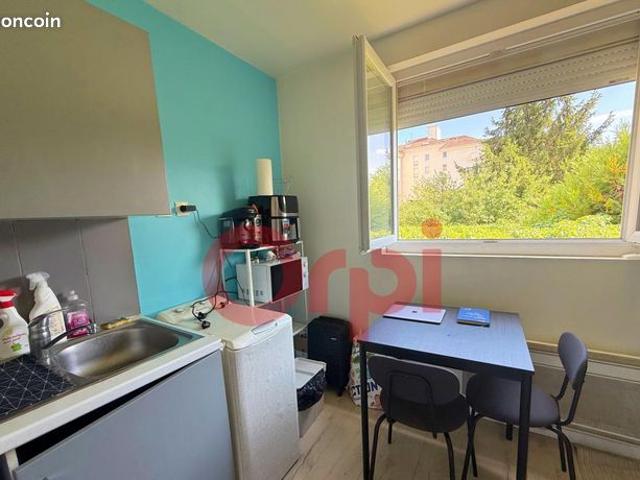 Studio 1 pièce 16 m²