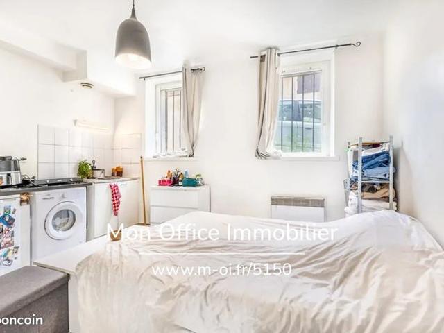 Studio 1 pièce 18 m²