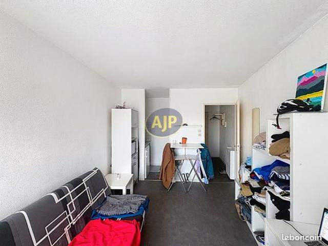 Studio 1 pièce 19 m²