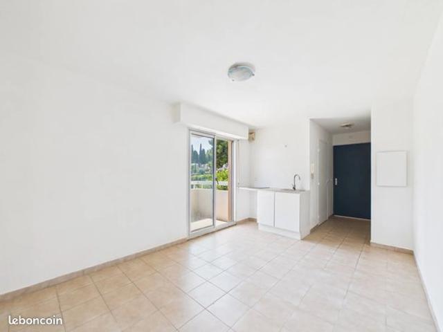 Studio 1 pièce 19 m²