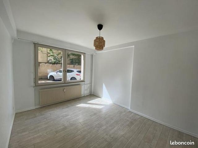 Studio 1 pièce 19 m²