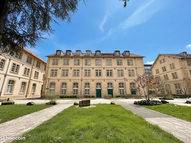 Studio 1 pièce 19 m²