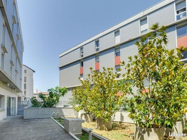 Studio 1 pièce 20 m²