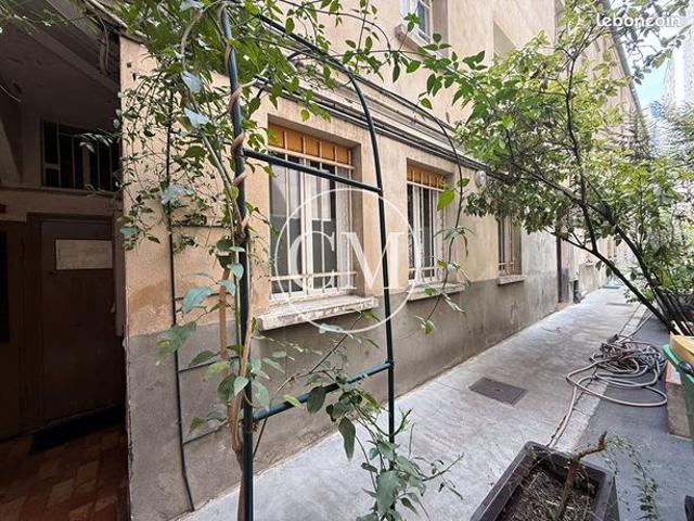 Studio 1 pièce 21 m²