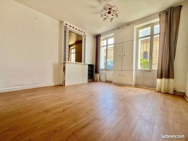 Studio 1 pièce 27 m²