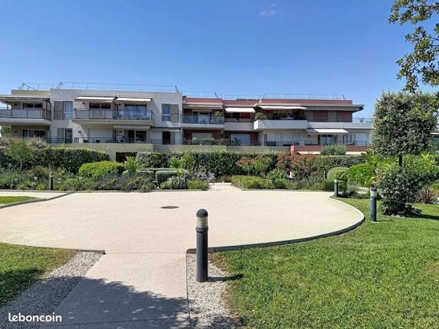 Studio 1 pièce 27 m²