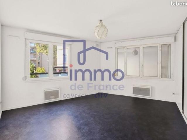 Studio 1 pièce 27 m²