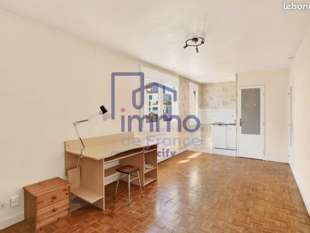 Studio 1 pièce 27 m²