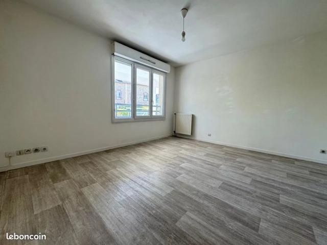 Studio 1 pièce 27 m²