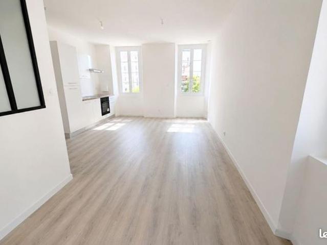 Studio 1 pièce 27 m²