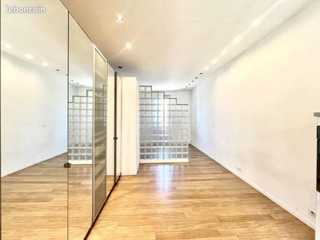 Studio 1 pièce 27 m²