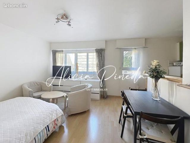 Studio 1 pièce 27 m²