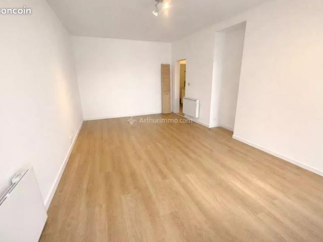 Studio 1 pièce 27 m²