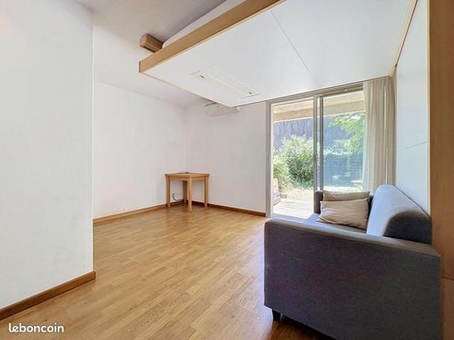 Studio 1 pièce 27 m²