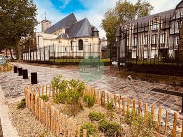 Studio 1 pièce 27 m²
