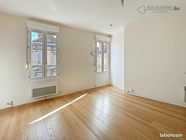 Studio 1 pièce 27 m²