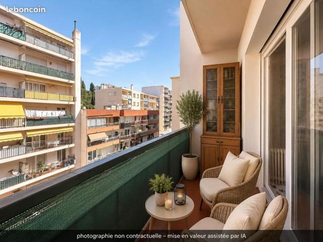Studio 1 pièce 27 m²