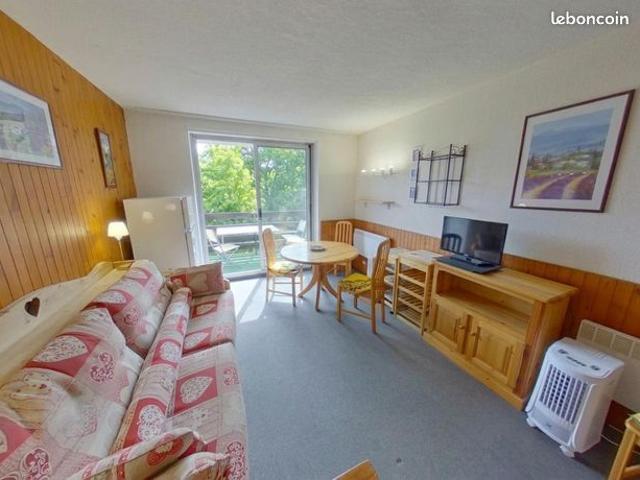 Studio 1 pièce 27 m²