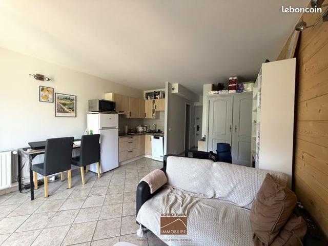 Studio 1 pièce 27 m²