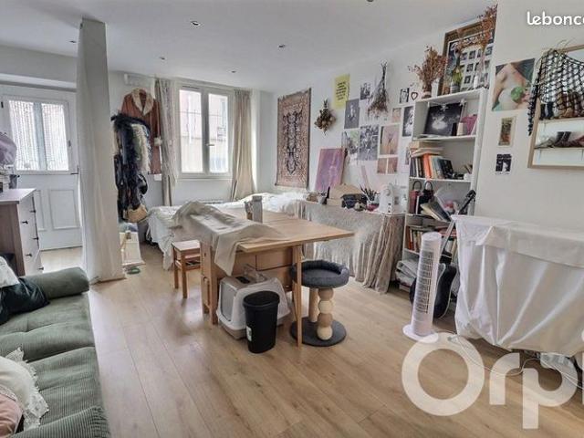 Studio 1 pièce 27 m²