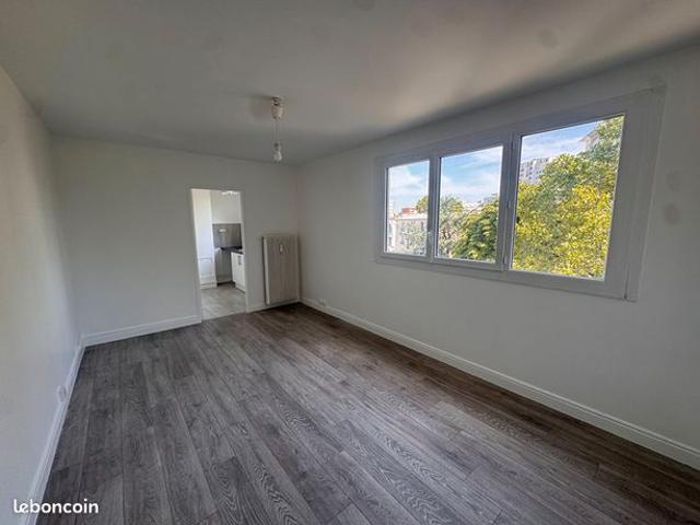 Studio 1 pièce 27 m²