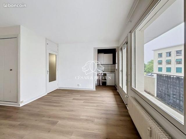 Studio 1 pièce 27 m²